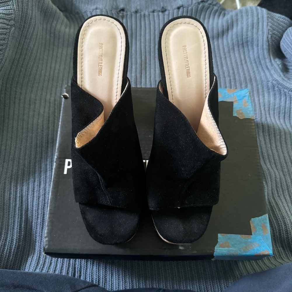 Women's platform Black Mules prettylittlething